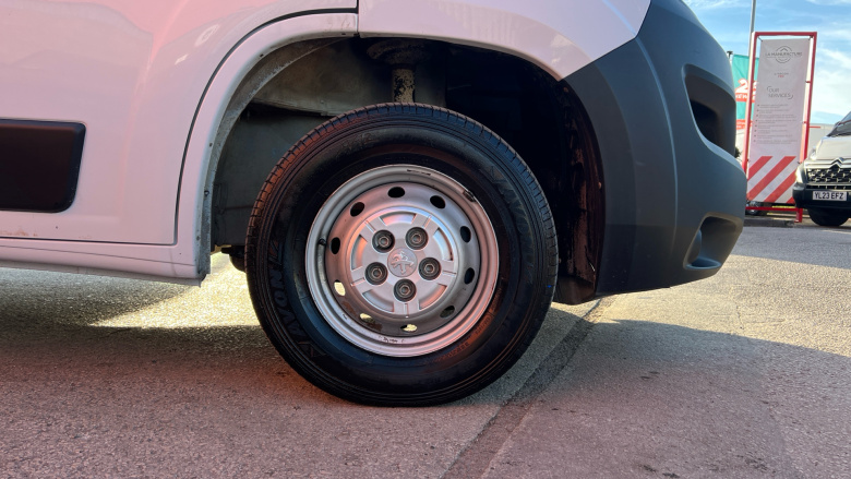 Peugeot Boxer 335 L3 Diesel 2.2 BlueHDi H2 Professional Premium+ Van 140ps